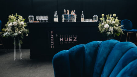 Photo événement du Salon Prestige Auto a Beaunes avec le mobilier de 126 Events