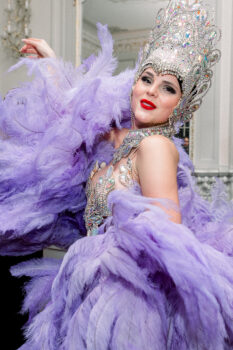 photo de la soirée et d'une danseuse Sérénissime pour l'article showgirl de 126 Events