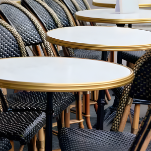 Photo de chaise de bistrot sur une terrasse pour l'article French Touch de 126 Events